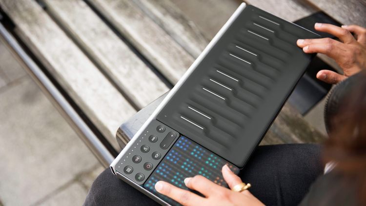 roli-songmaker-kit-studio-editio_175386_4.jpg (41 KB)